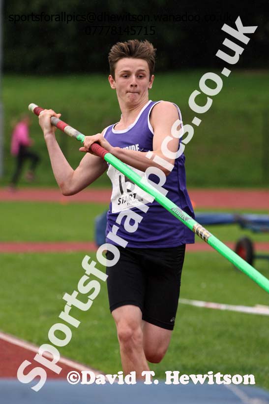 Mens pole vault Northern Inter-Counties under-17s and 15s at Witton Park, Blackburn. Photo: David T. Hewitson/Sports for All Pics